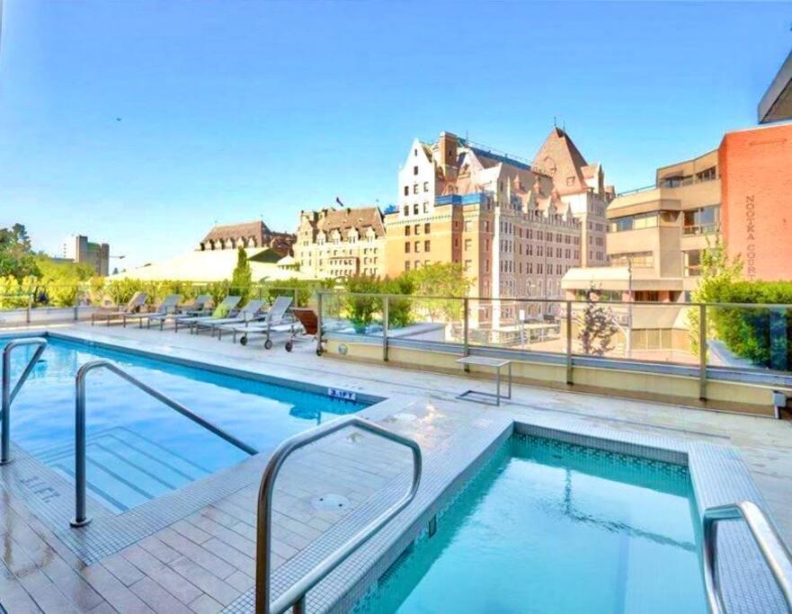 Victoria'S Best Location 2 Bedroom Luxe Condo Exterior foto