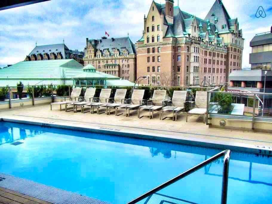 Victoria'S Best Location 2 Bedroom Luxe Condo Exterior foto