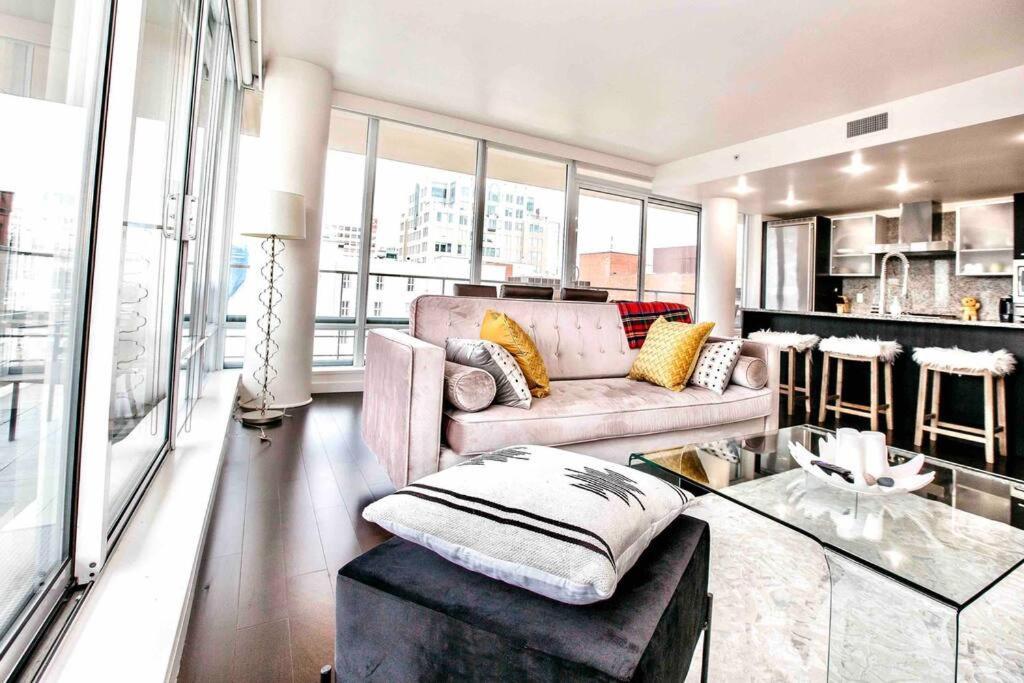Victoria'S Best Location 2 Bedroom Luxe Condo Exterior foto