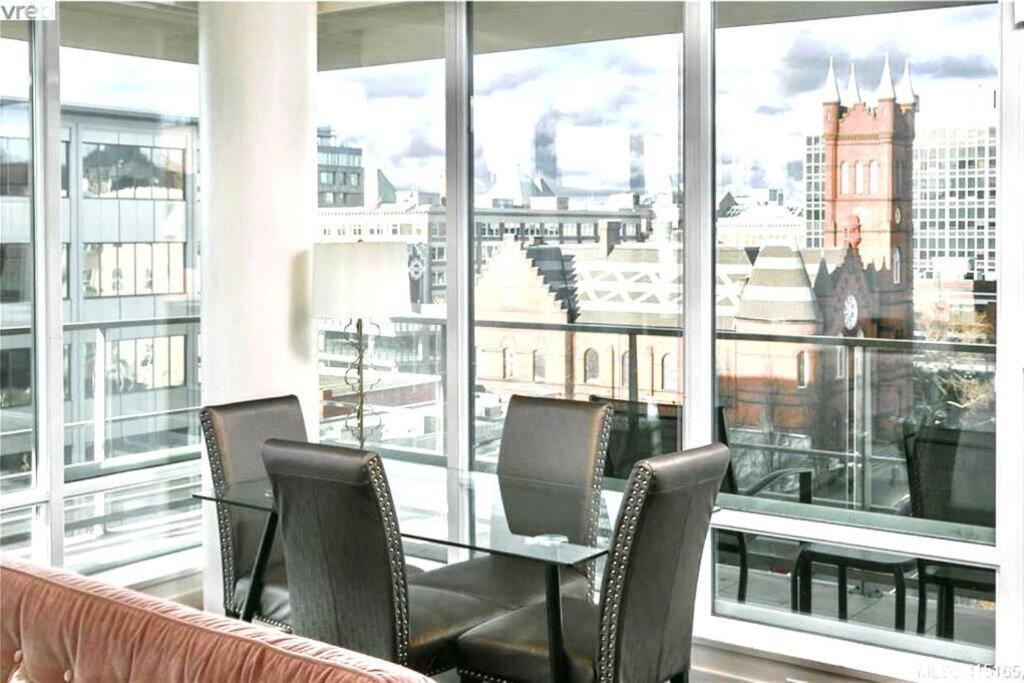 Victoria'S Best Location 2 Bedroom Luxe Condo Exterior foto