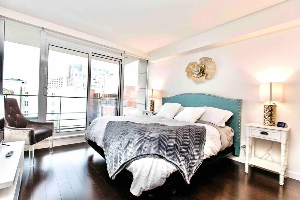 Victoria'S Best Location 2 Bedroom Luxe Condo Exterior foto